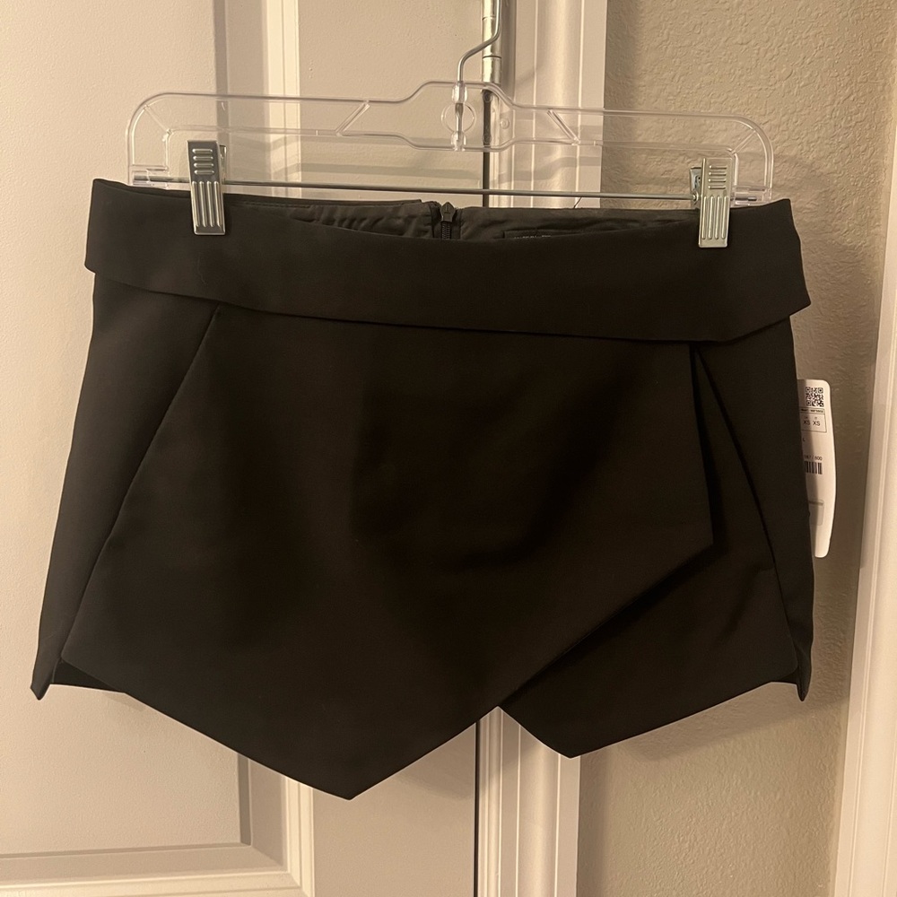 NWT Adorable Black Zara Skort